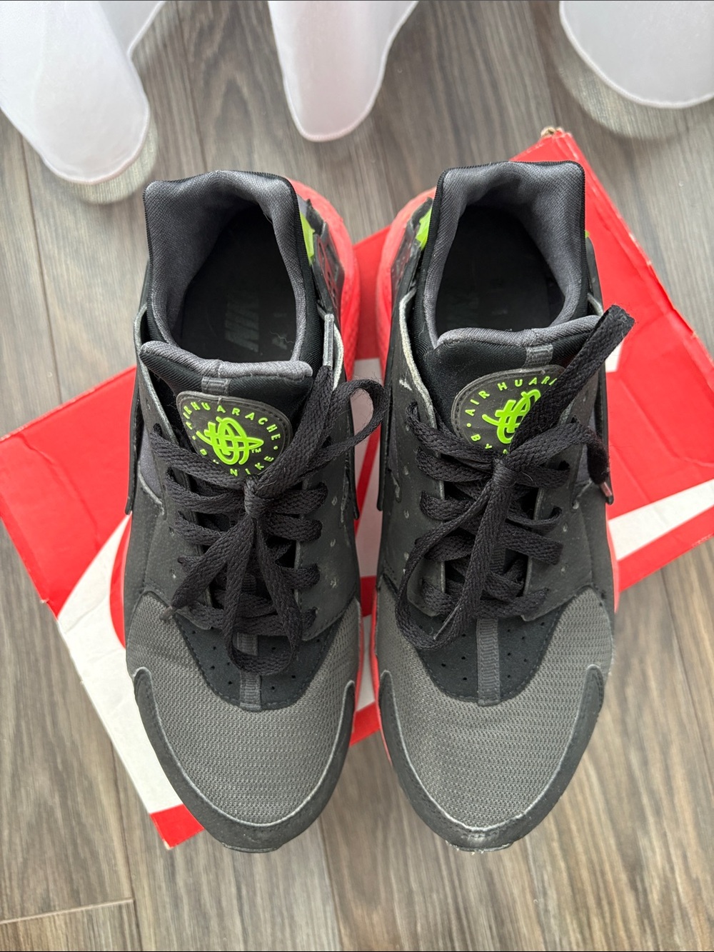 Nike Air Huarache Black Sneakers with Neon Pink Sole and Green Heel Accent - Picture 5 of 5